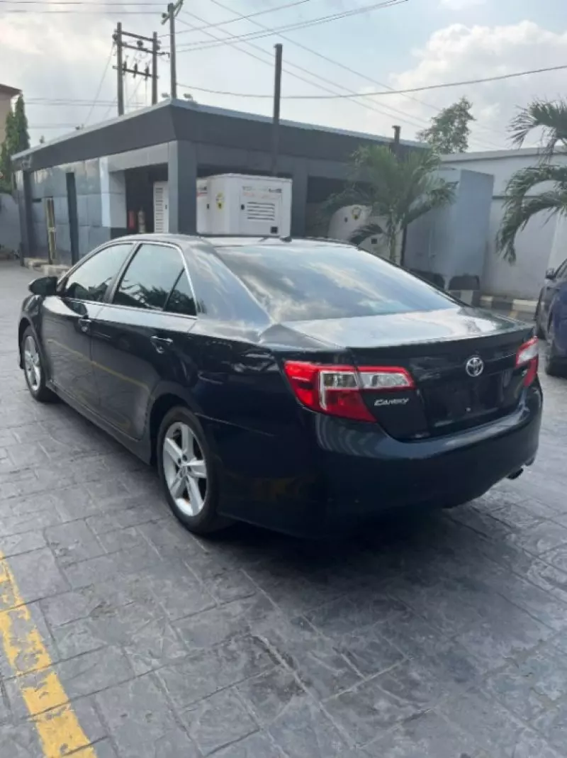 Toyota Camry - 2012