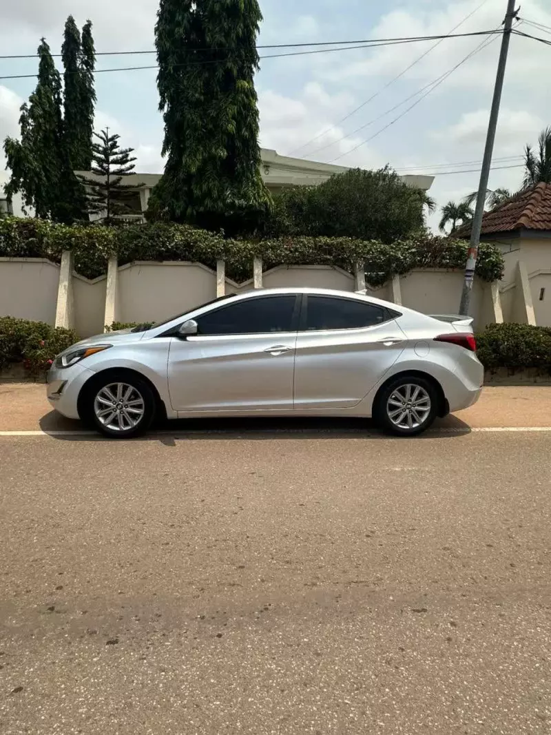 Hyundai Elantra   - 2015