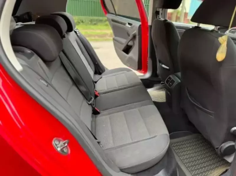 Volkswagen Golf   - 2012