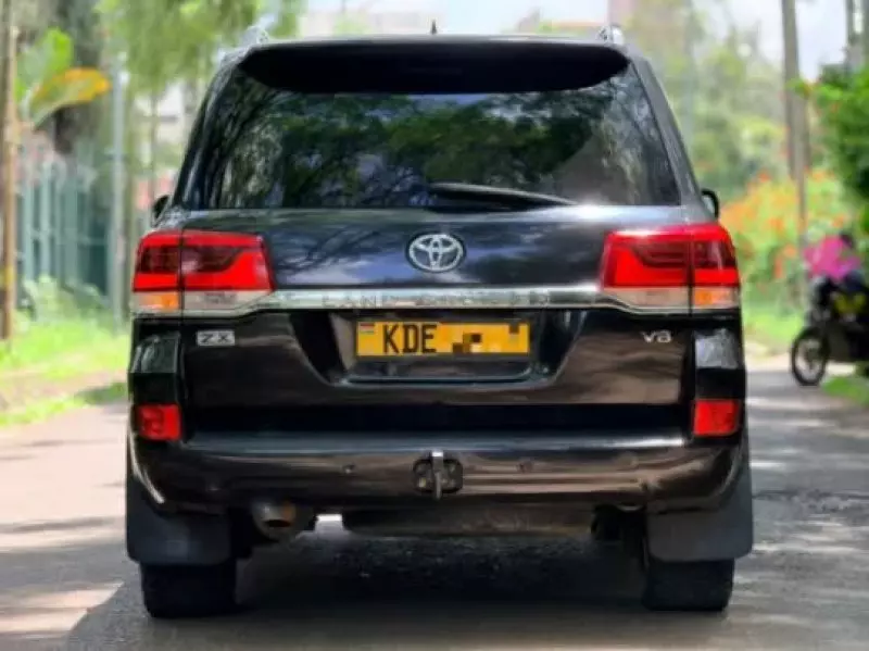 Toyota Land Cruiser V8   - 2010