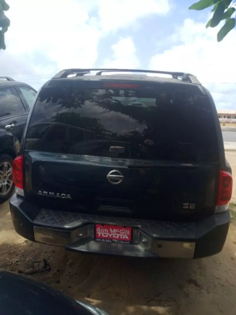 Nissan Armada   - 2006