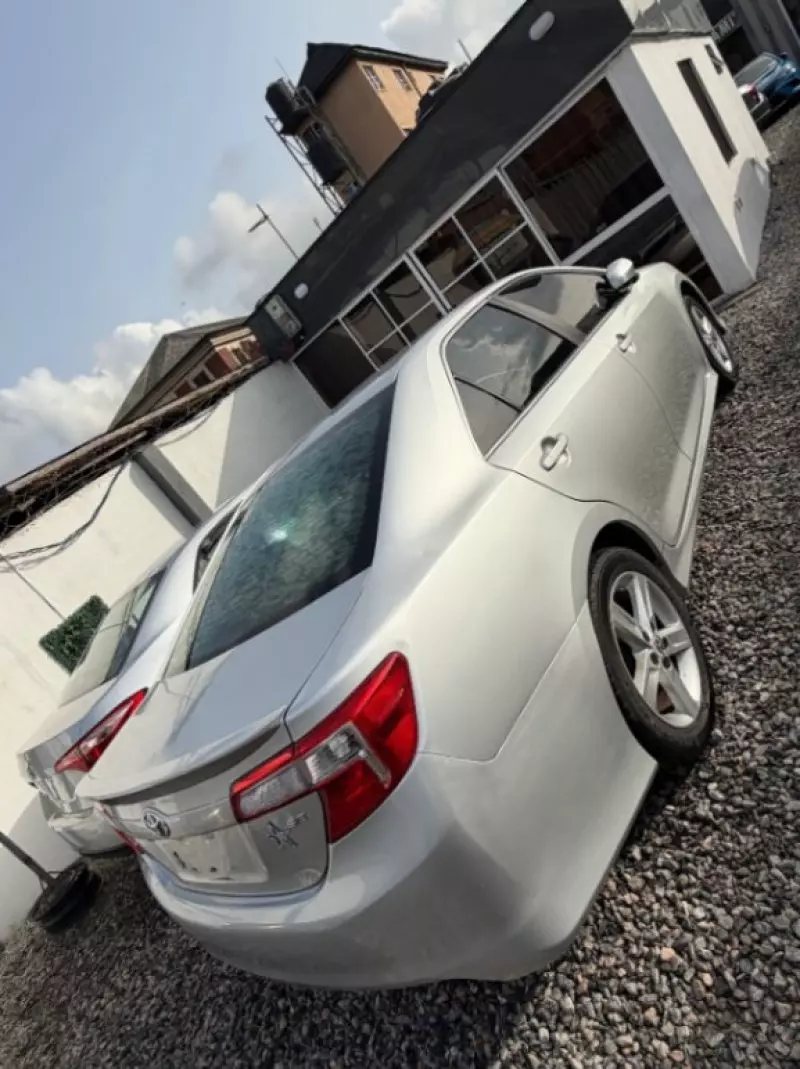 Toyota Camry   - 2013
