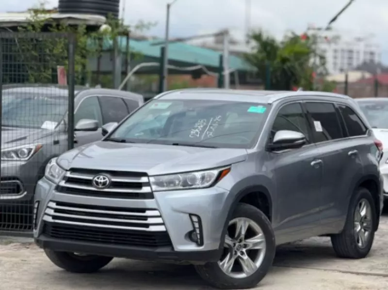 Toyota Highlander   - 2016