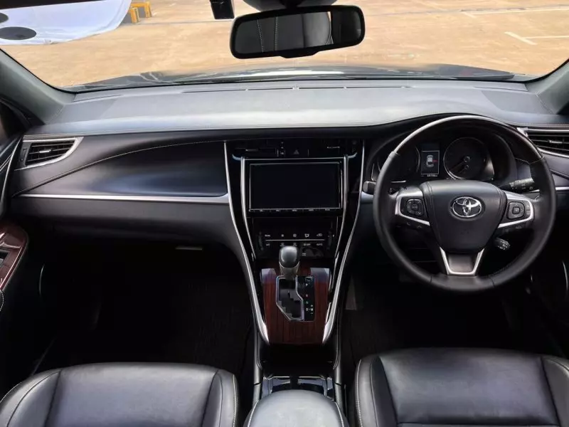 Toyota Harrier   - 2017