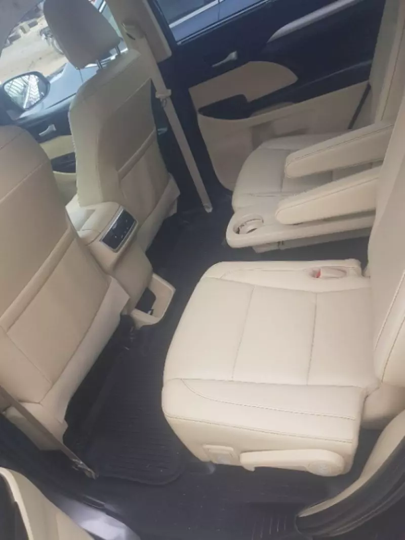 Toyota Highlander   - 2019