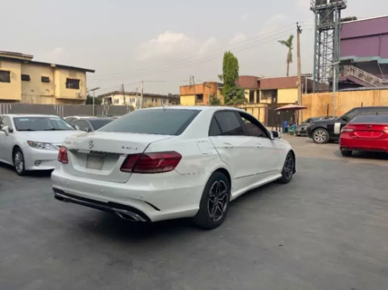 Mercedes-Benz E350   - 2010