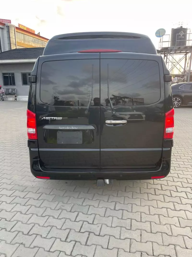 Mercedes-Benz metris   - 2017