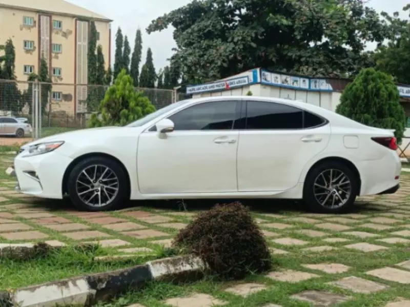 Lexus ES 350   - 2017