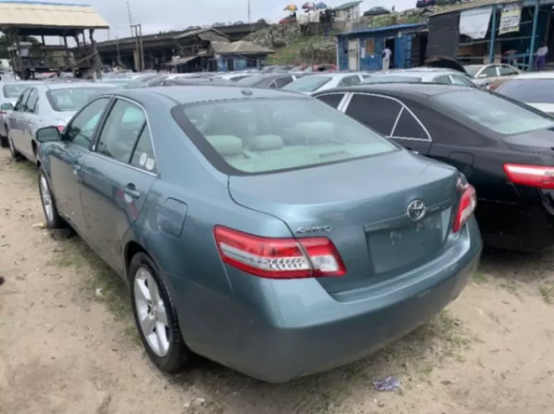 Toyota camry   - 2010