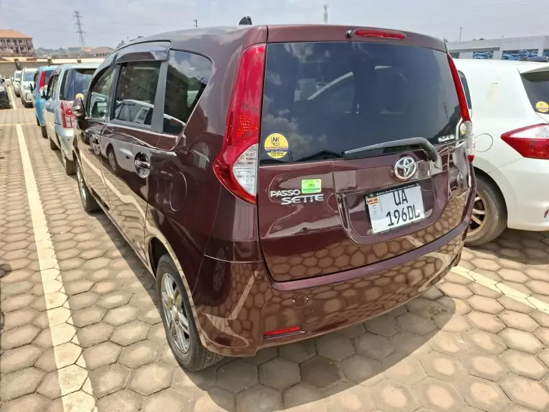 Toyota Passo Sette   - 2012