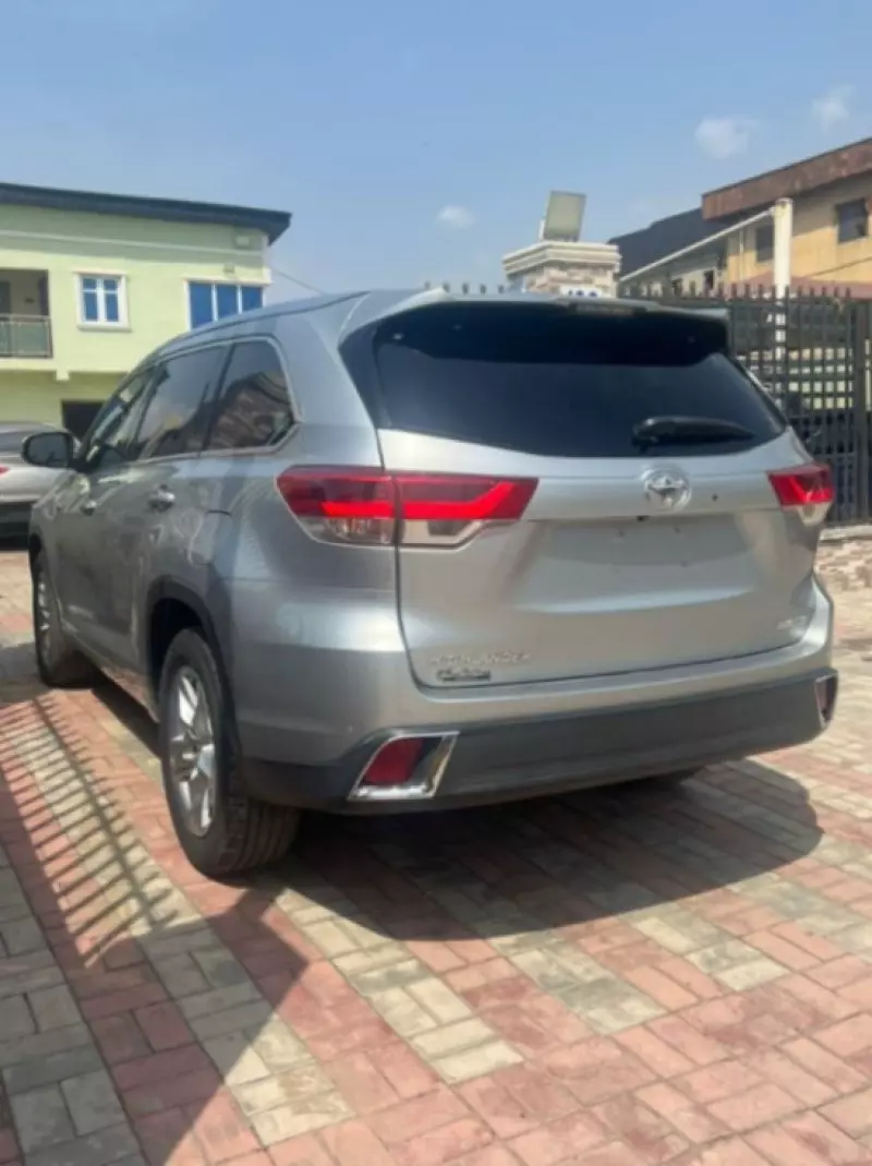 Toyota Highlander   - 2018