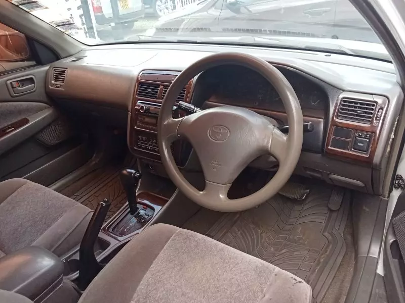 Toyota Premio    - 2001