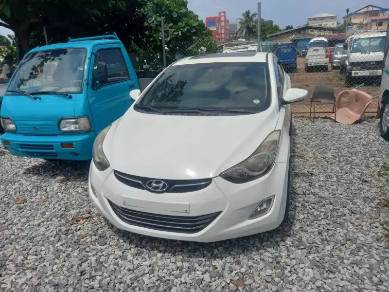Hyundai Elantra   - 2013