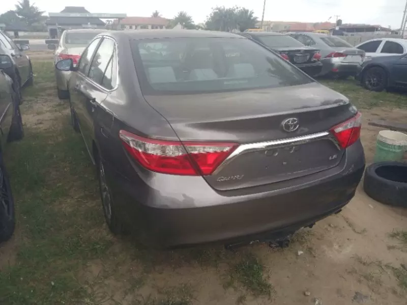 Toyota Camry - 2016