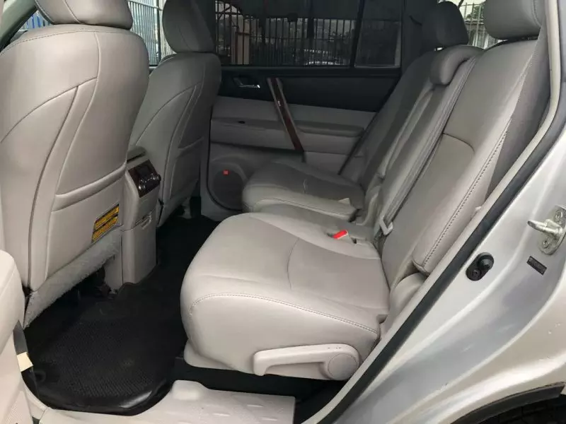 Toyota Highlander   - 2011