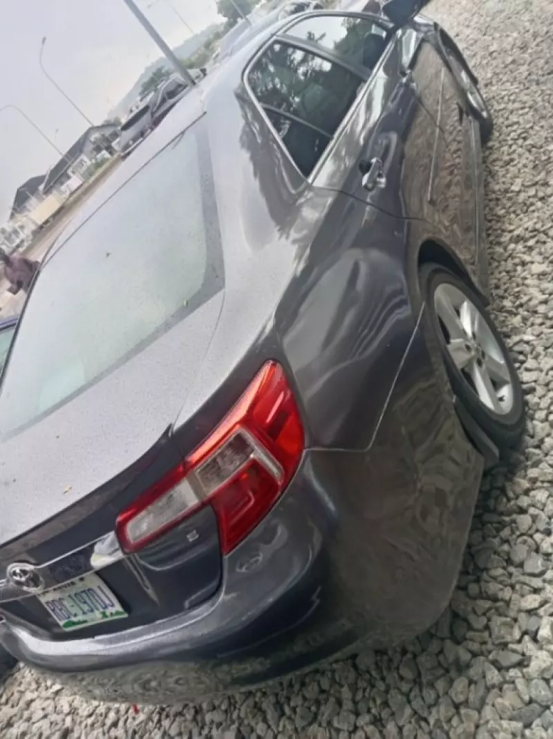 Toyota camry   - 2013