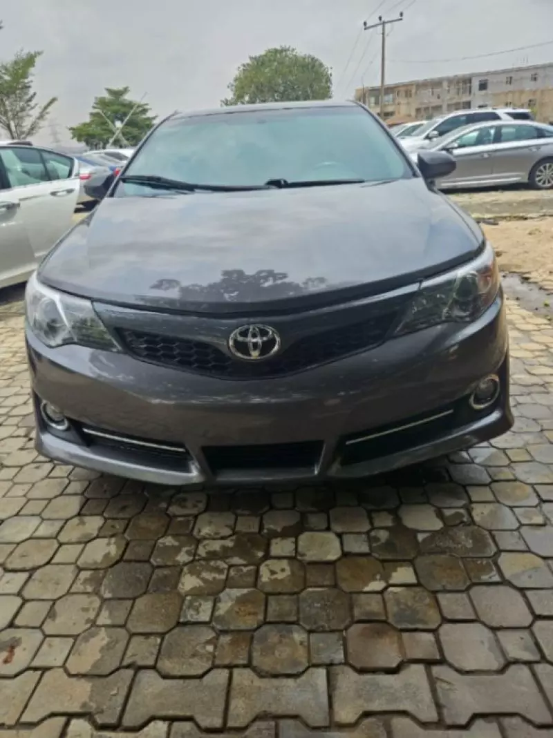 Toyota Camry   - 2012