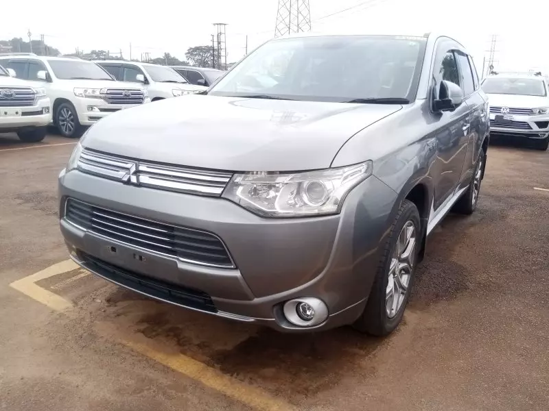 Mitsubishi OUTLANDER   - 2013