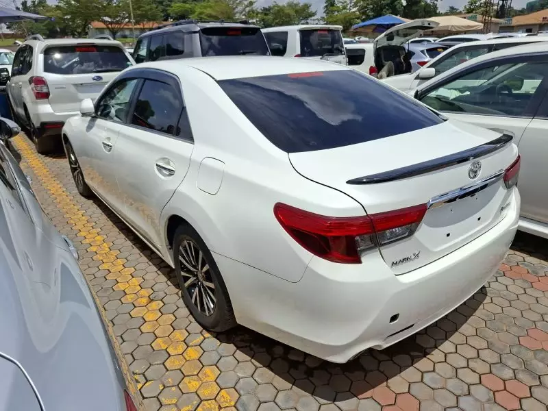 Toyota Mark X - 2016