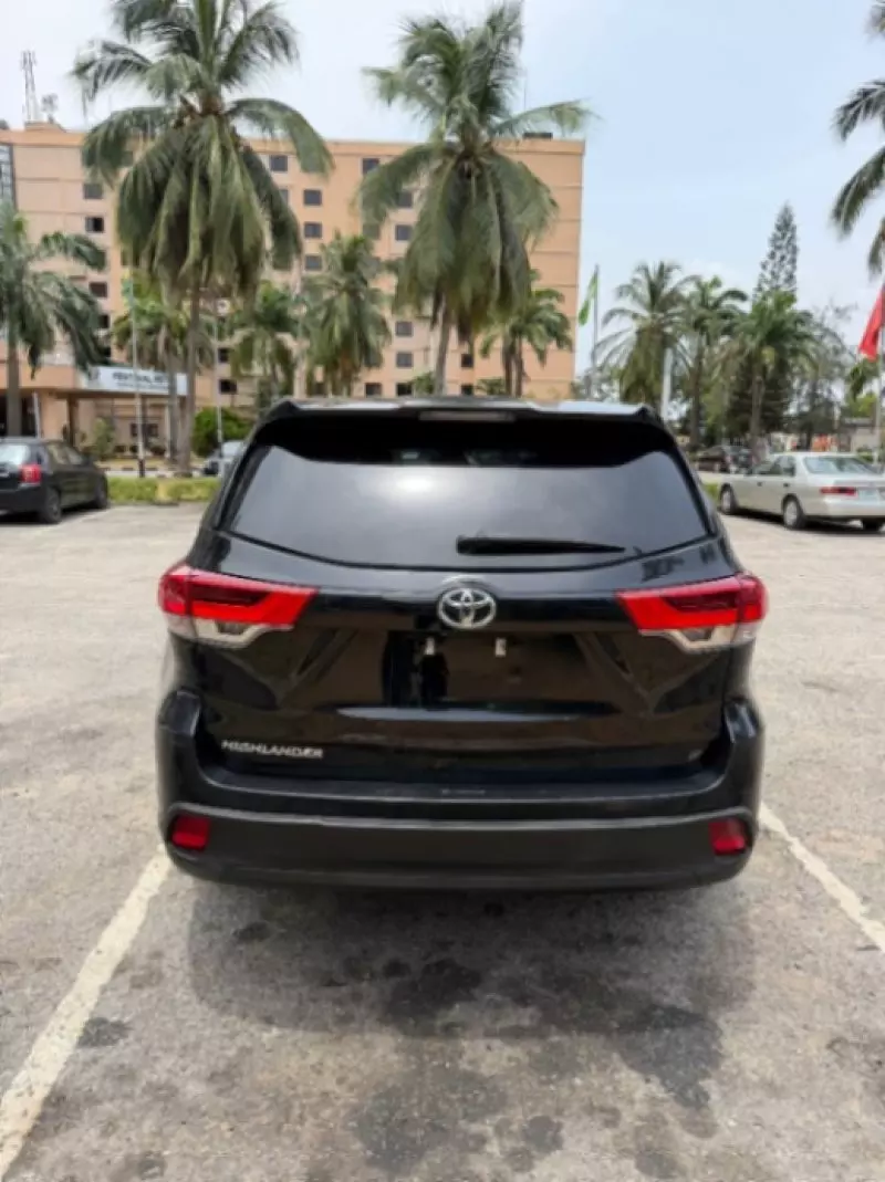 Toyota Highlander   - 2017