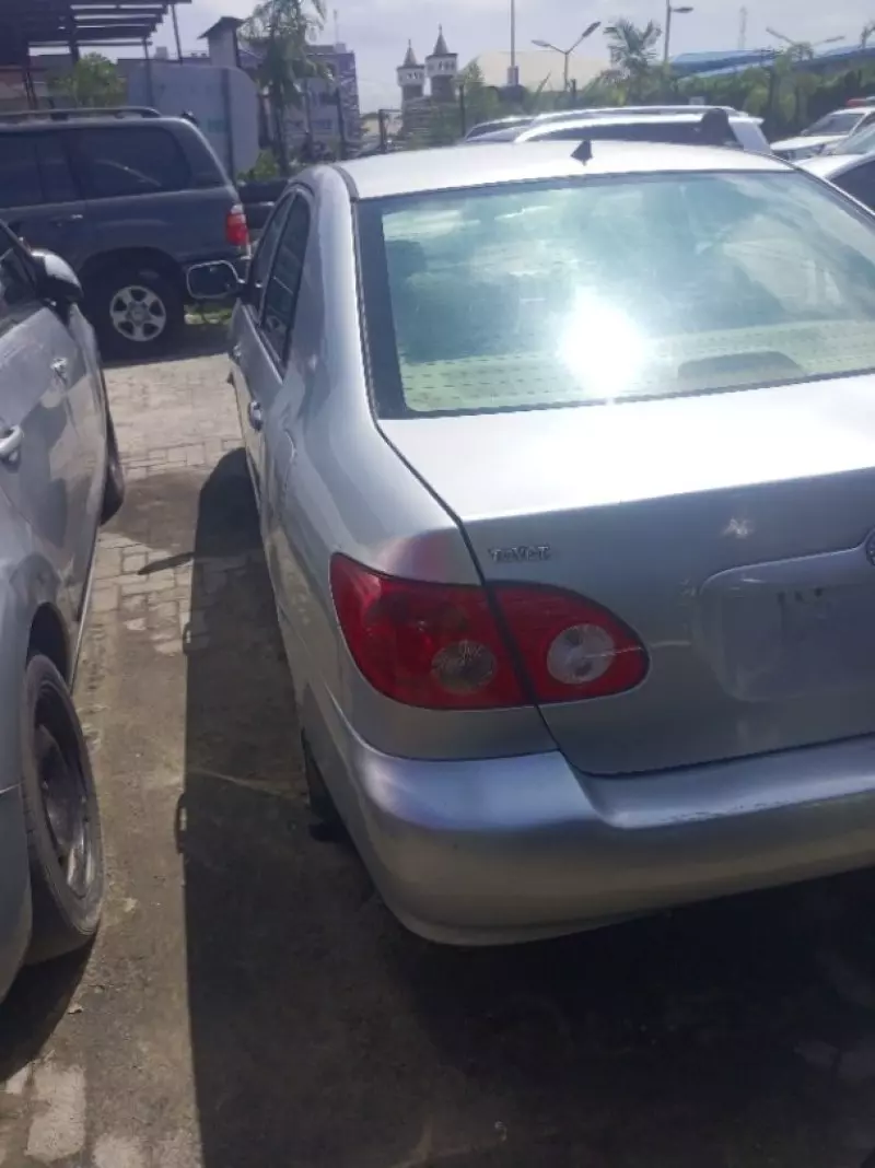 Toyota Corolla   - 2005