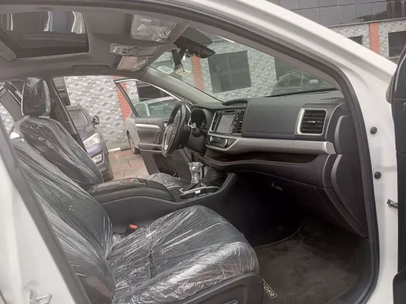 Toyota Highlander   - 2017