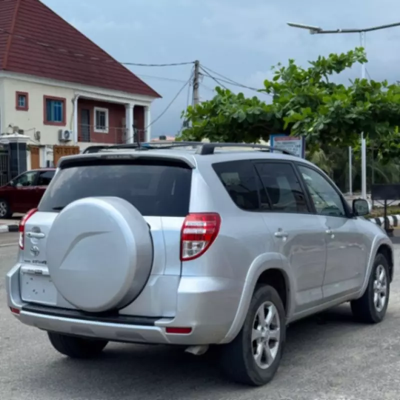 Toyota RAV4   - 2010