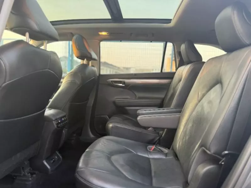 Toyota Highlander   - 2020