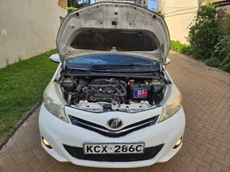 Toyota Vitz   - 2012