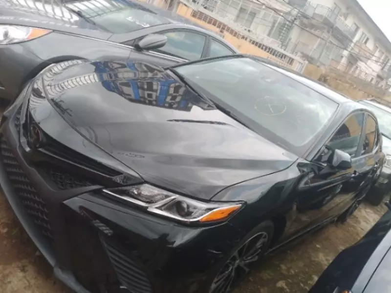 Toyota Camry   - 2018
