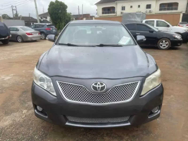 Toyota Camry   - 2010