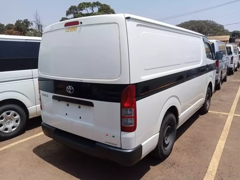Toyota Hiace   - 2017