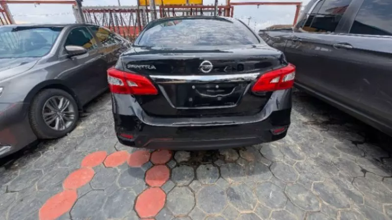 Nissan Sentra   - 2016