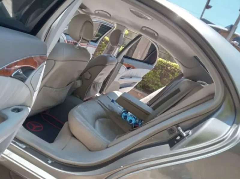 Mercedes-Benz E200   - 2009