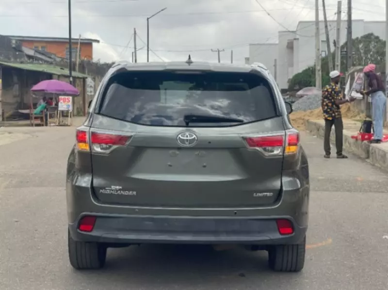 Toyota Highlander   - 2015