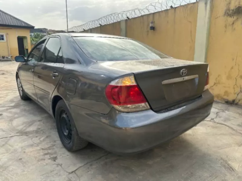 Toyota Camry - 2005
