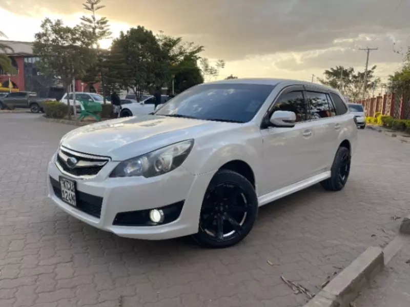 Subaru Legacy    - 2011
