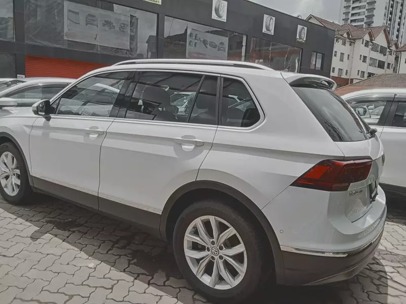 Volkswagen Tiguan   - 2017