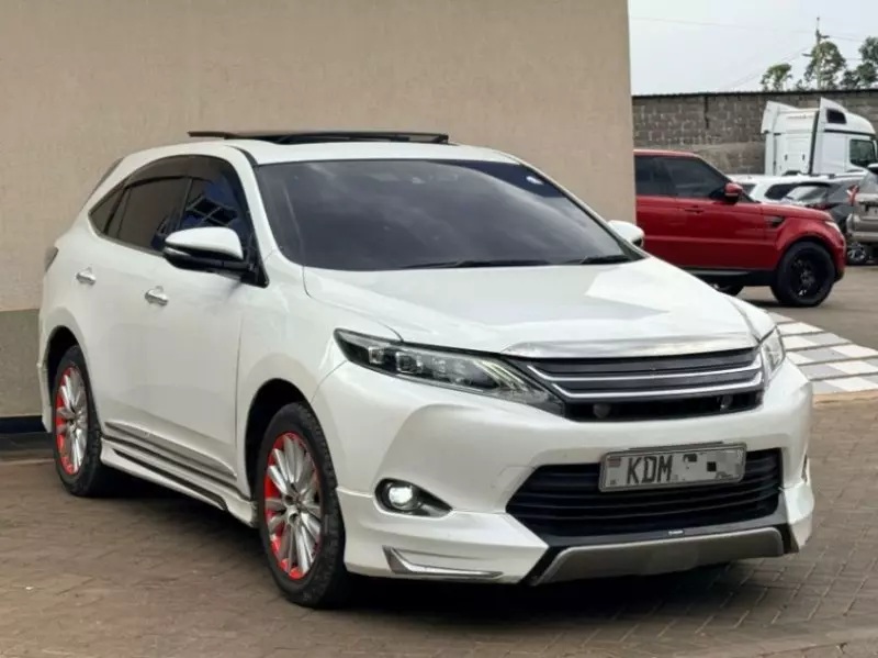 Toyota Harrier   - 2017