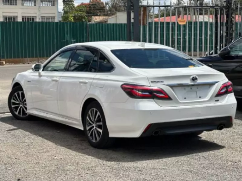 Toyota Crown   - 2019
