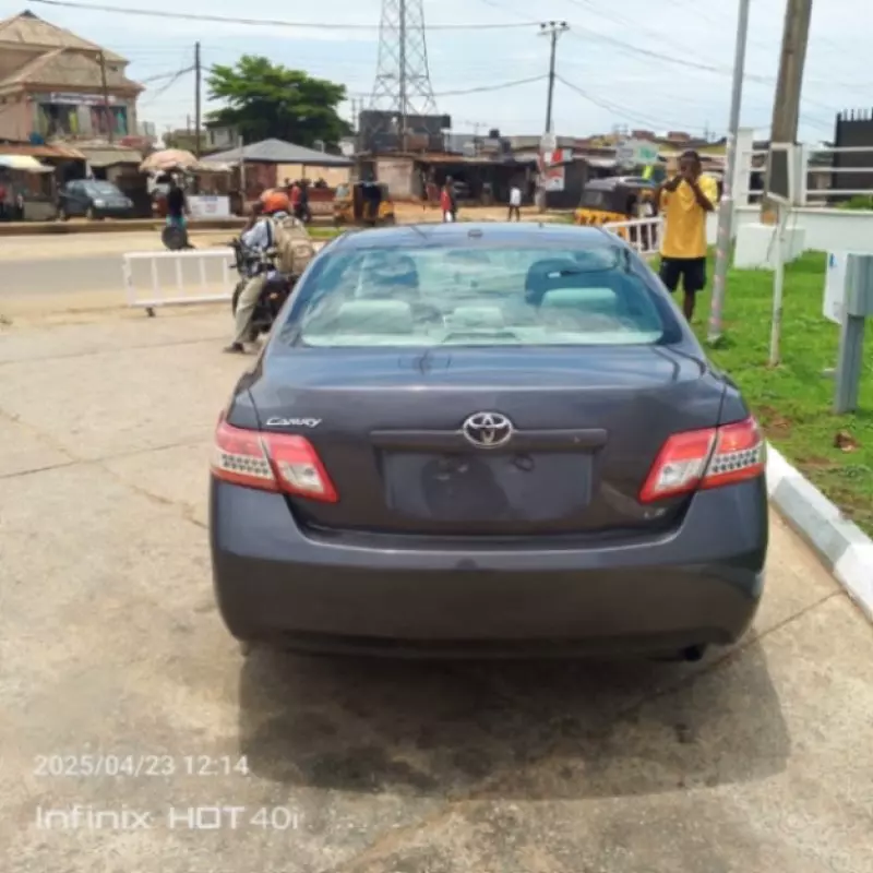 Toyota Camry   - 2011