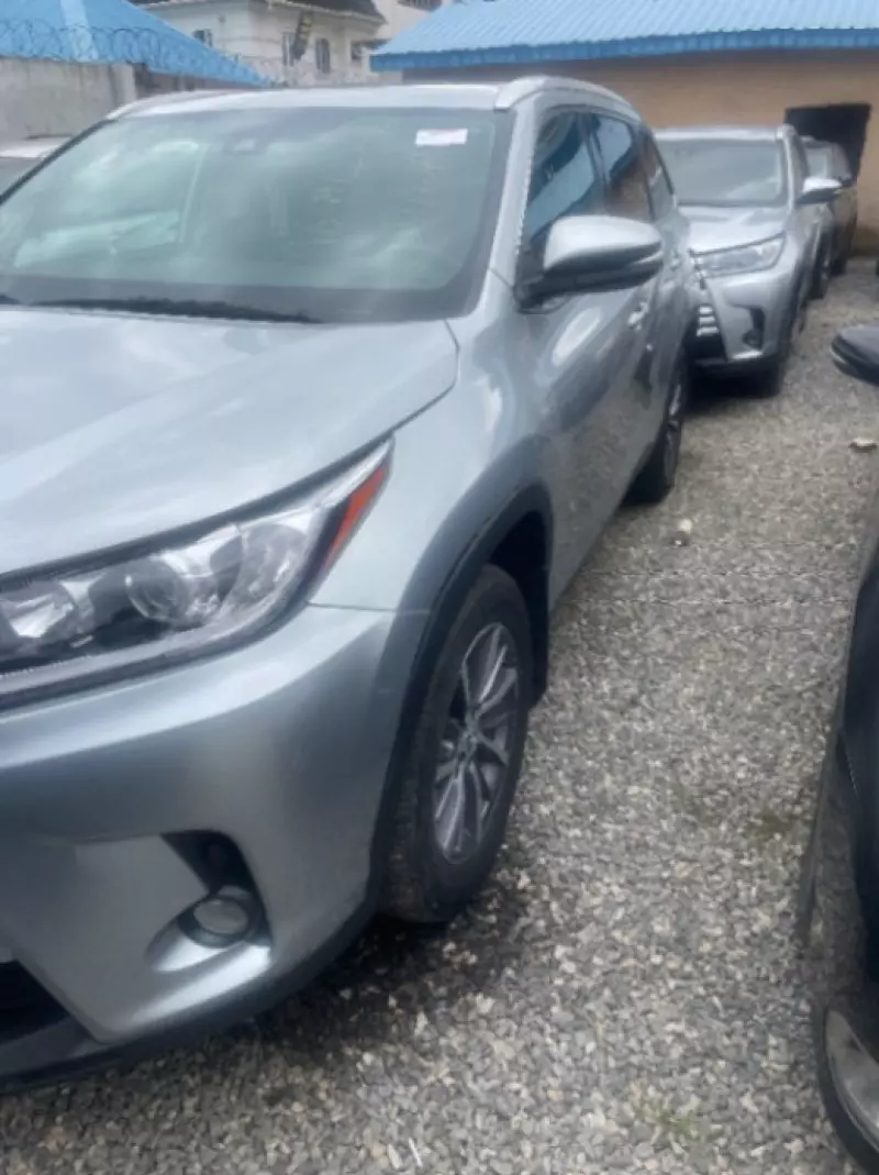 Toyota Highlander   - 2019