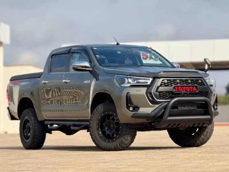 Toyota Hilux   - 2022