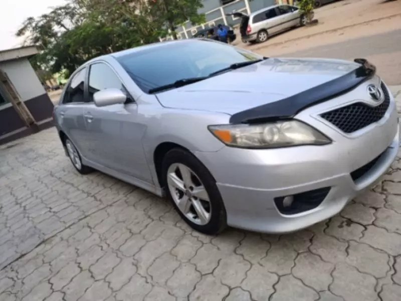 Toyota Camry   - 2010