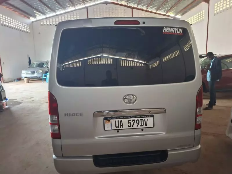 Toyota Hiace   - 2012