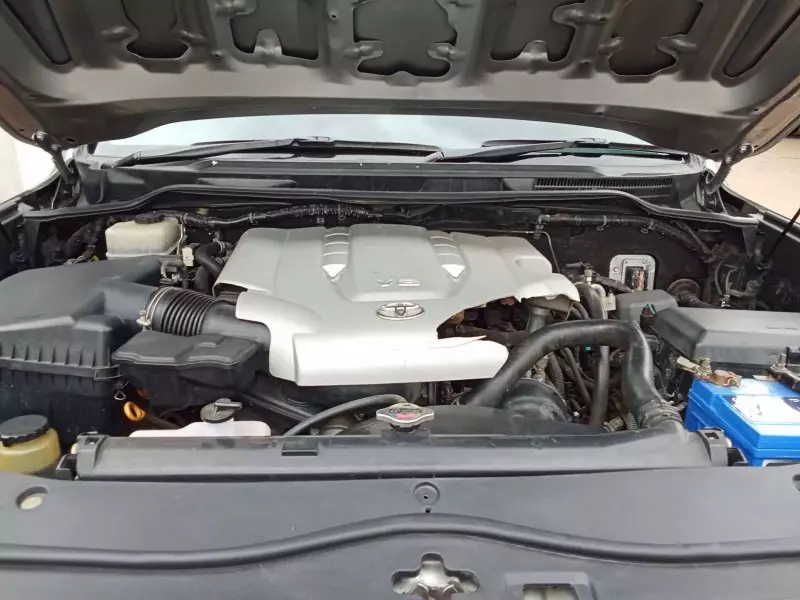 Toyota Landcruiser  V8   - 2012