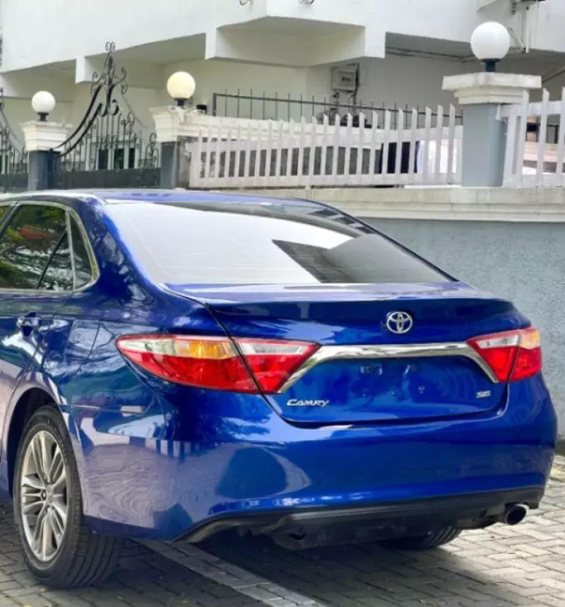 Toyota Camry   - 2016