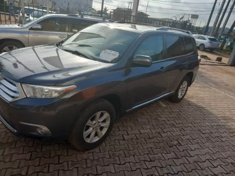 Toyota Highlander   - 2013