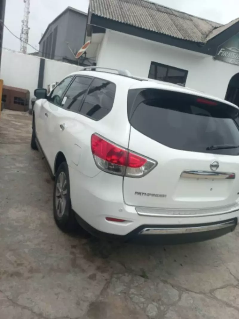 Nissan Pathfinder   - 2015