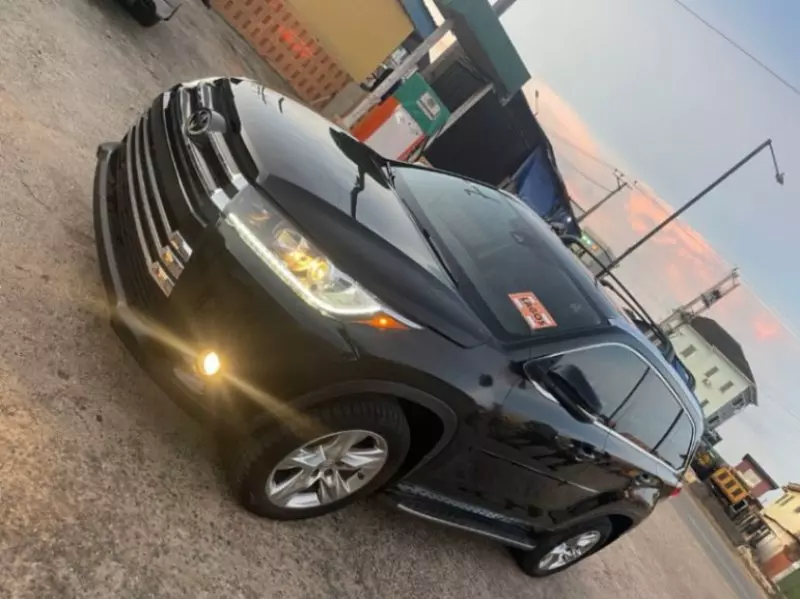 Toyota Highlander   - 2016